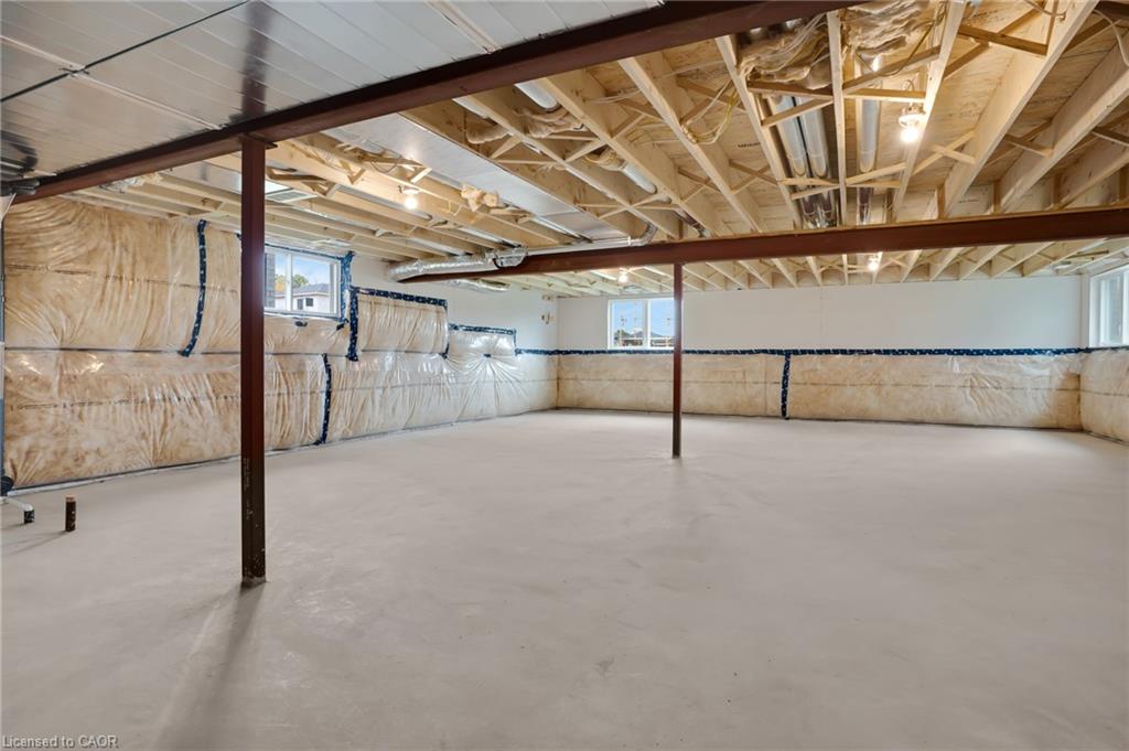 24 Moon Crescent Property Photo 41