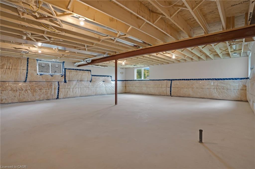 24 Moon Crescent Property Photo 42