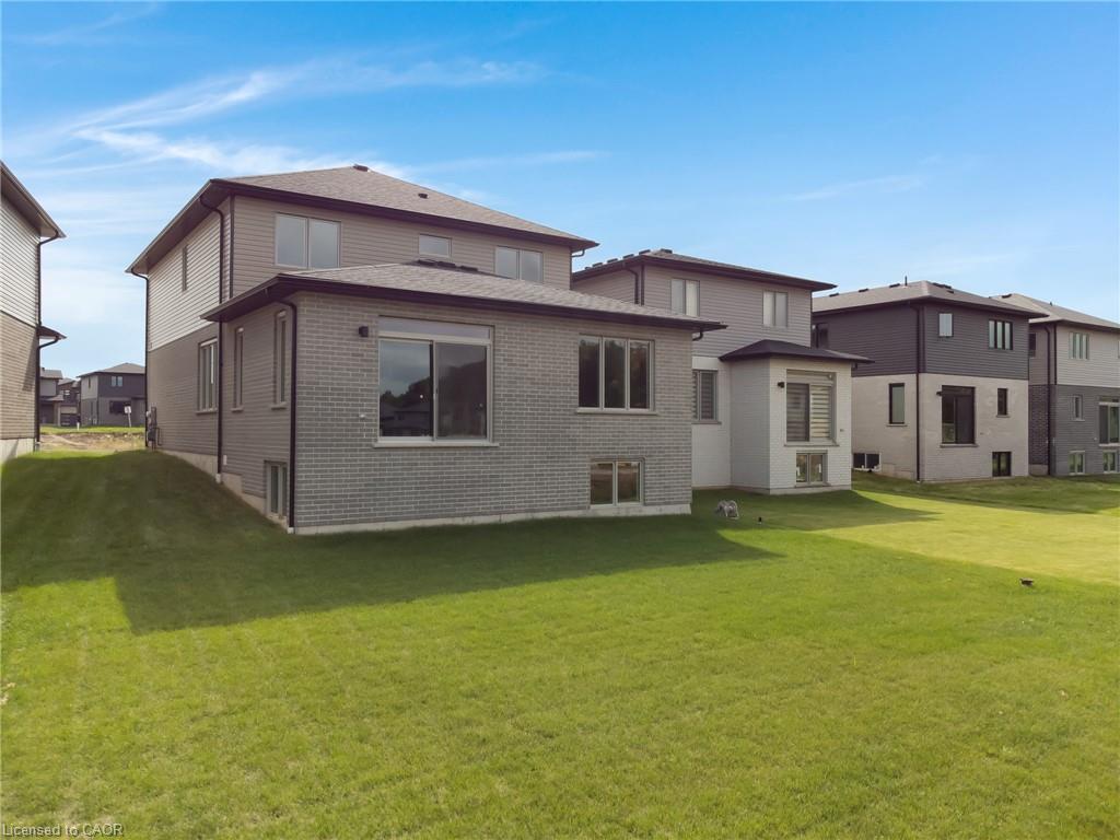 24 Moon Crescent Property Photo 45