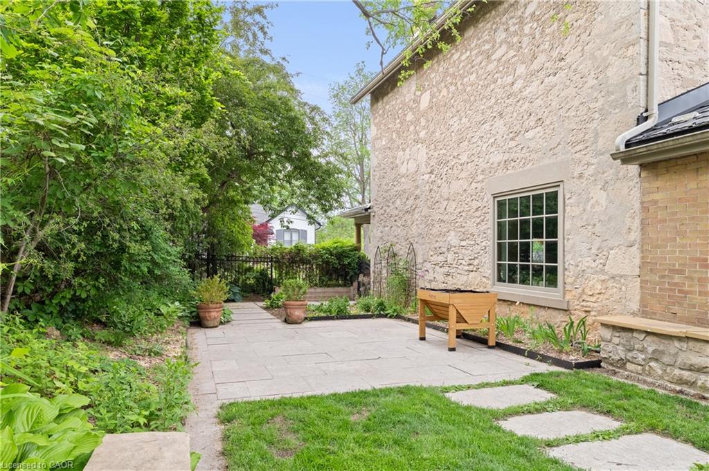 19 London Road E Property Photo 6