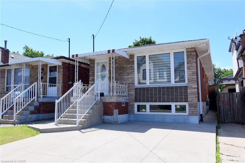 185 Rosslyn Avenue N Property Photo 1