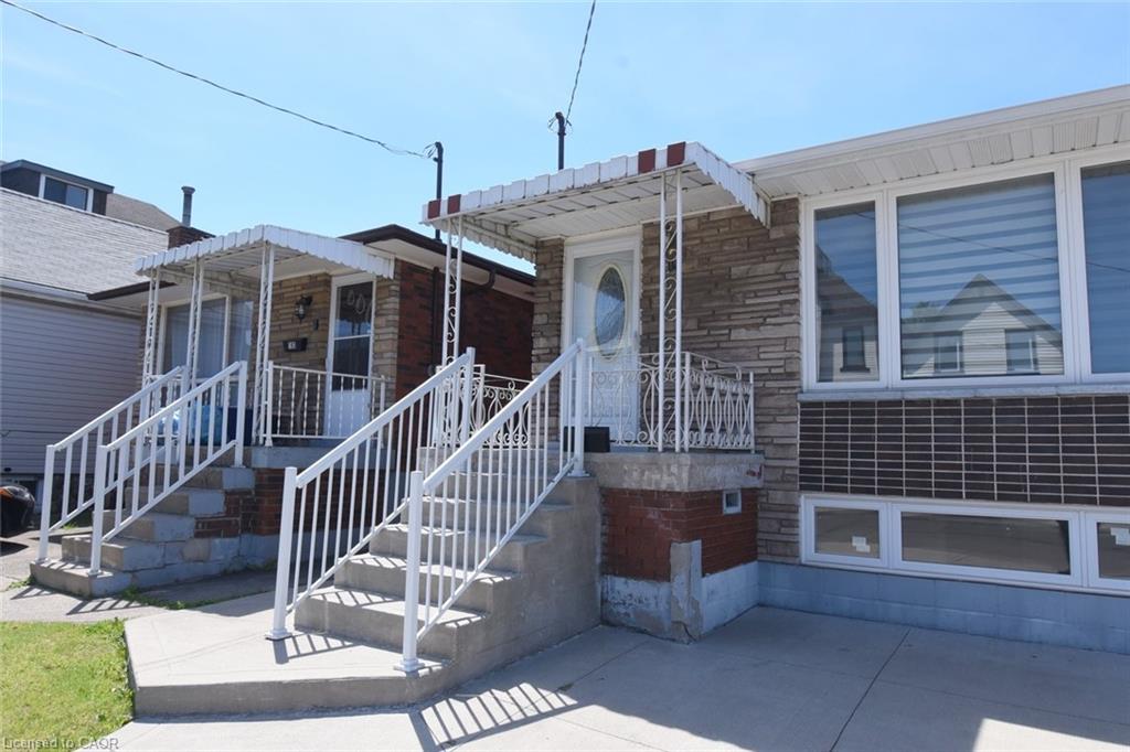 185 Rosslyn Avenue N Property Photo 2