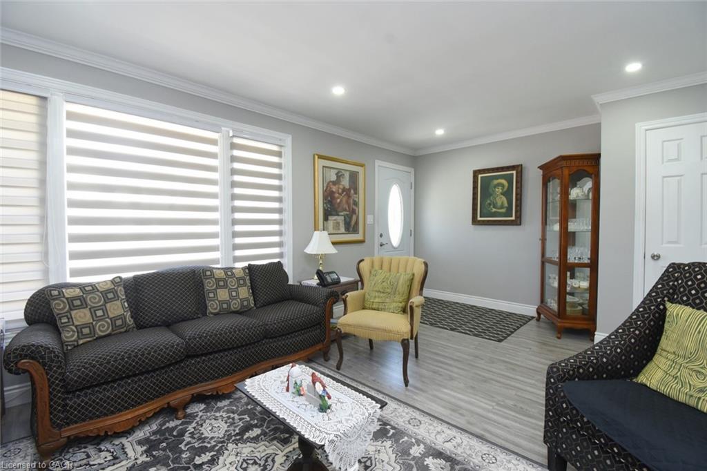 185 Rosslyn Avenue N Property Photo 4