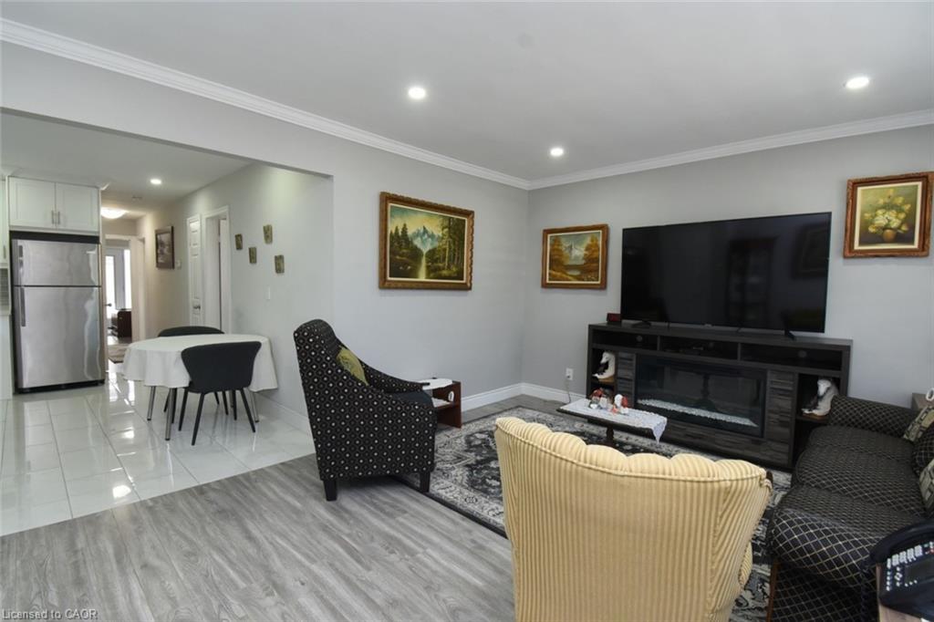 185 Rosslyn Avenue N Property Photo 5
