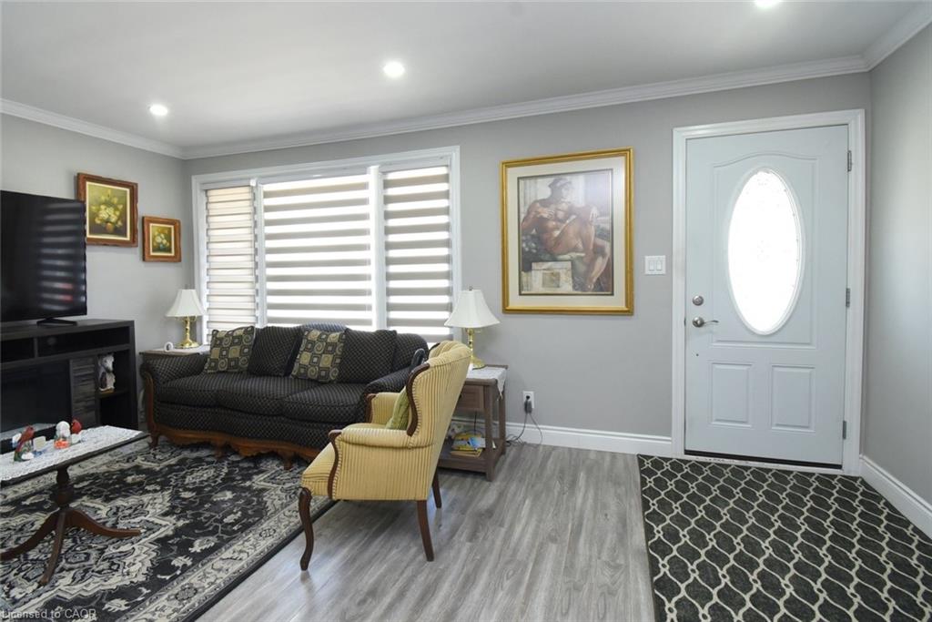 185 Rosslyn Avenue N Property Photo 6