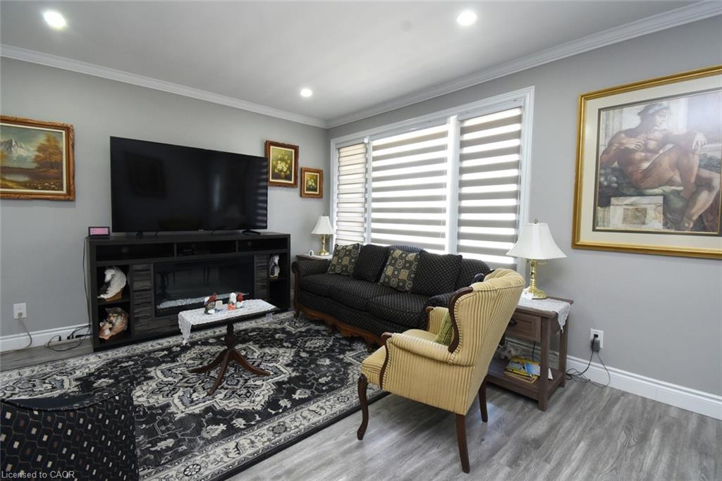 185 Rosslyn Avenue N Property Photo 7