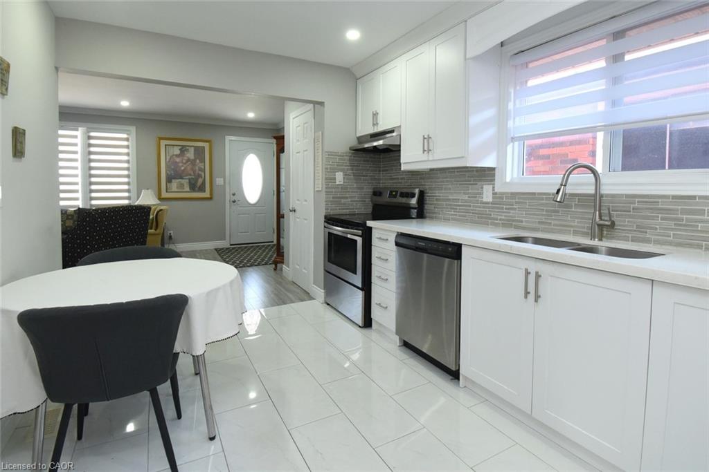185 Rosslyn Avenue N Property Photo 8