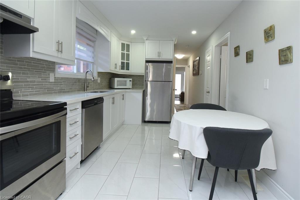 185 Rosslyn Avenue N Property Photo 11