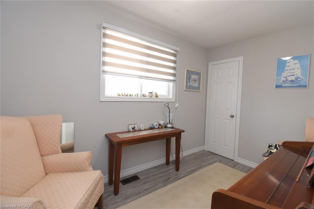 185 Rosslyn Avenue N Property Photo 13