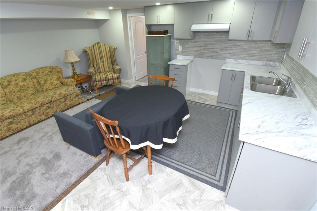 185 Rosslyn Avenue N Property Photo 19
