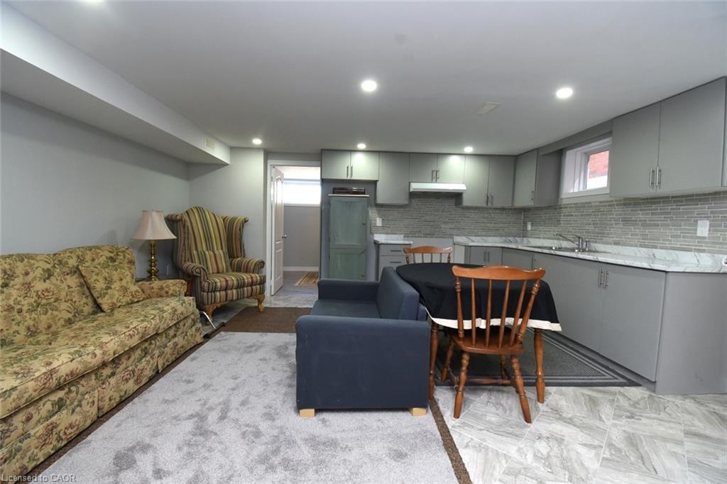 185 Rosslyn Avenue N Property Photo 21