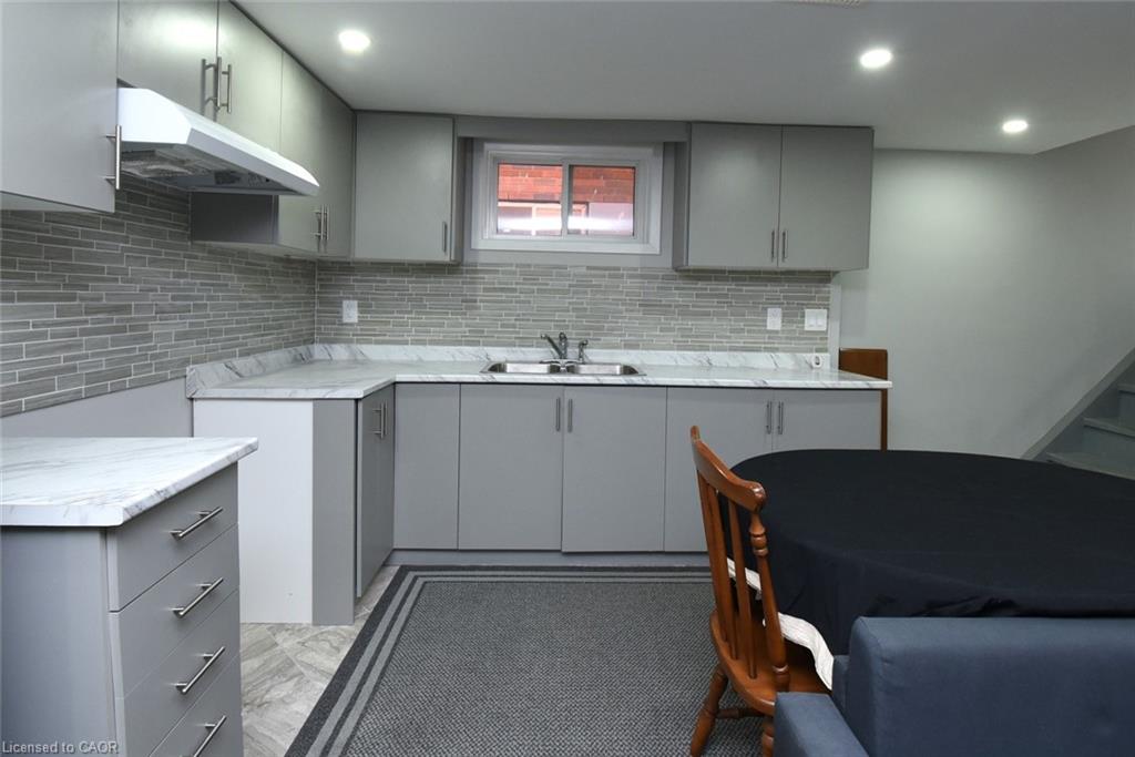 185 Rosslyn Avenue N Property Photo 22