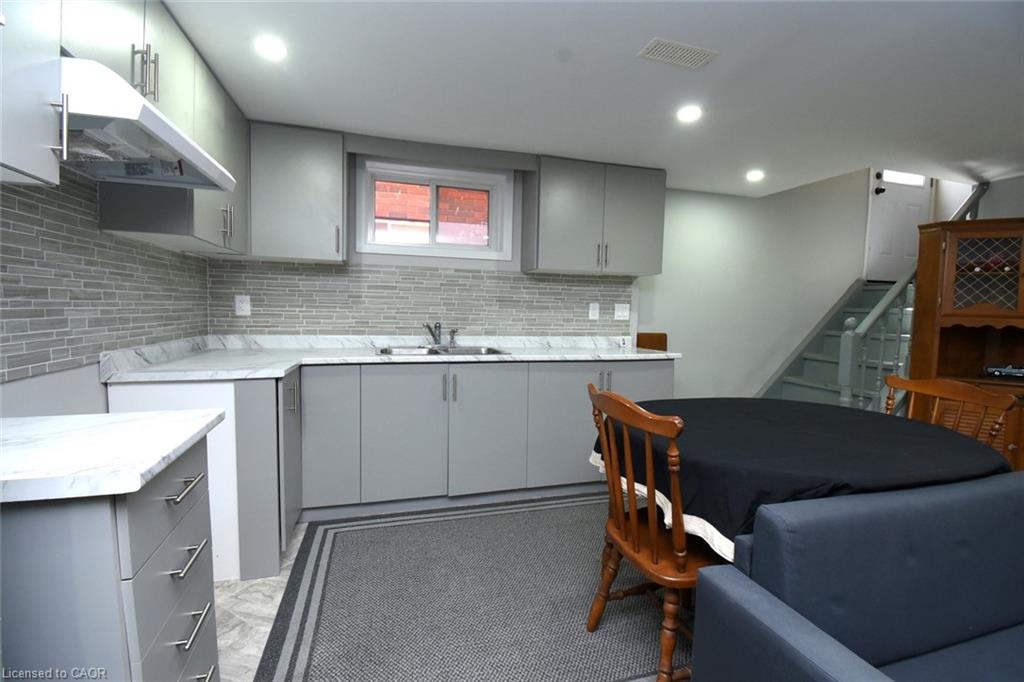 185 Rosslyn Avenue N Property Photo 23