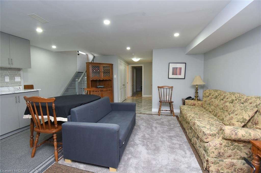 185 Rosslyn Avenue N Property Photo 24