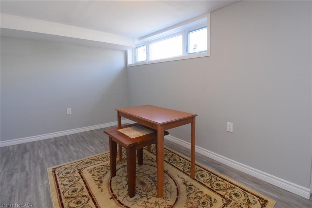 185 Rosslyn Avenue N Property Photo 25