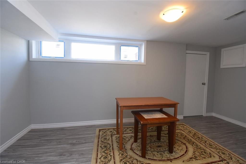 185 Rosslyn Avenue N Property Photo 26