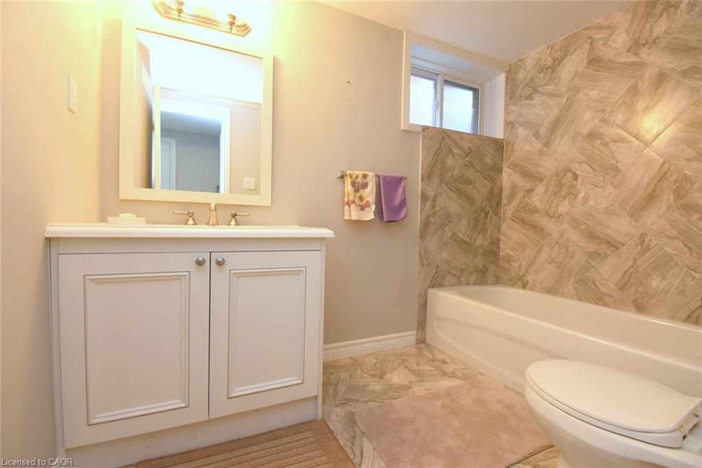 185 Rosslyn Avenue N Property Photo 27