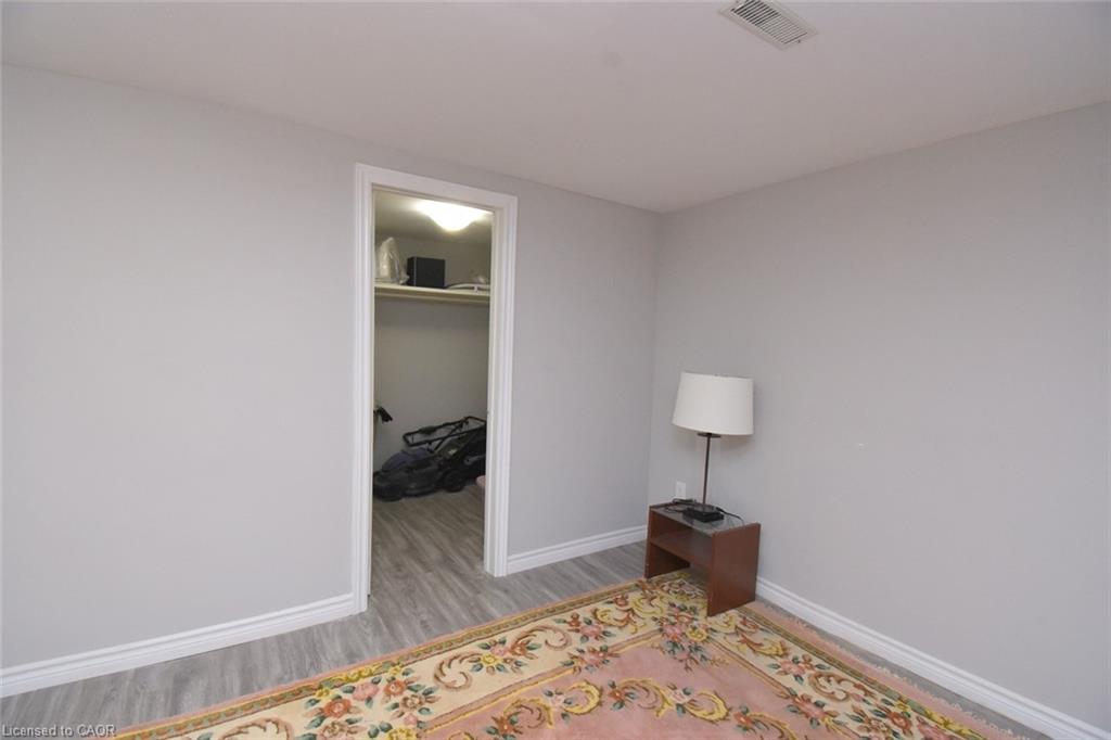185 Rosslyn Avenue N Property Photo 28