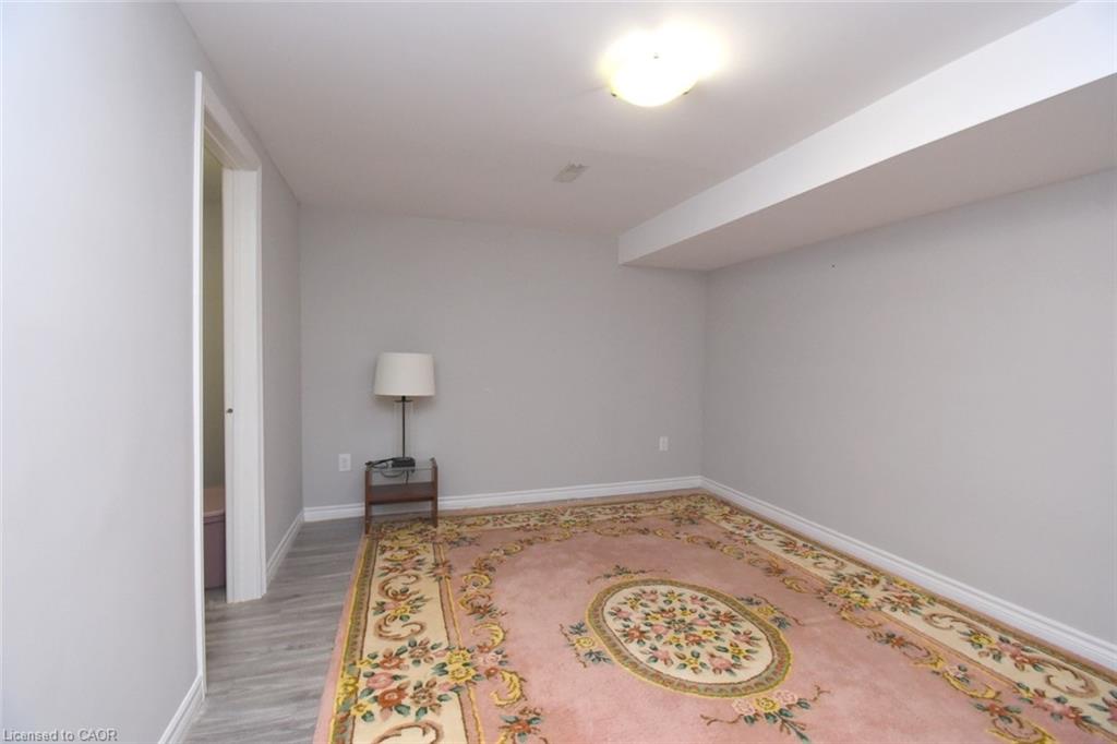185 Rosslyn Avenue N Property Photo 29