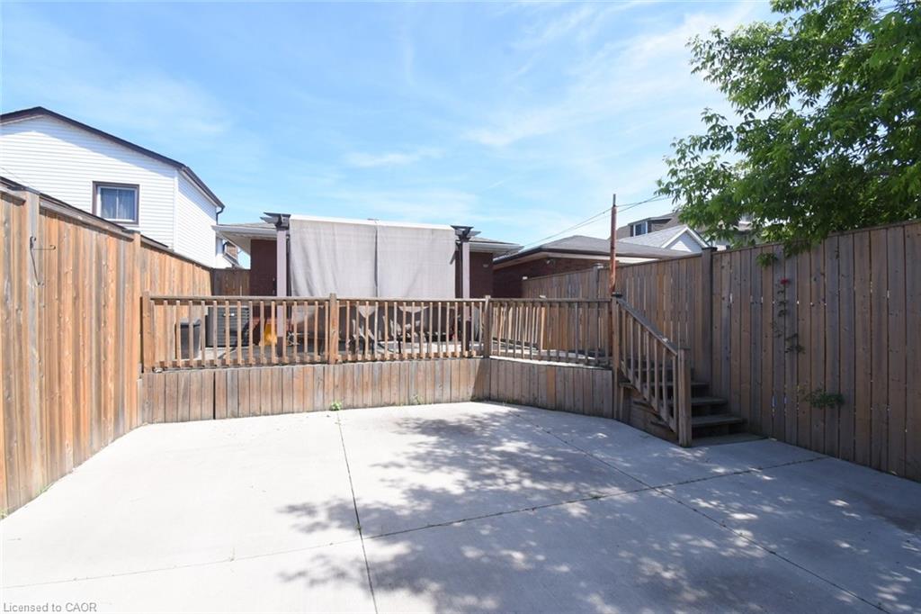 185 Rosslyn Avenue N Property Photo 30