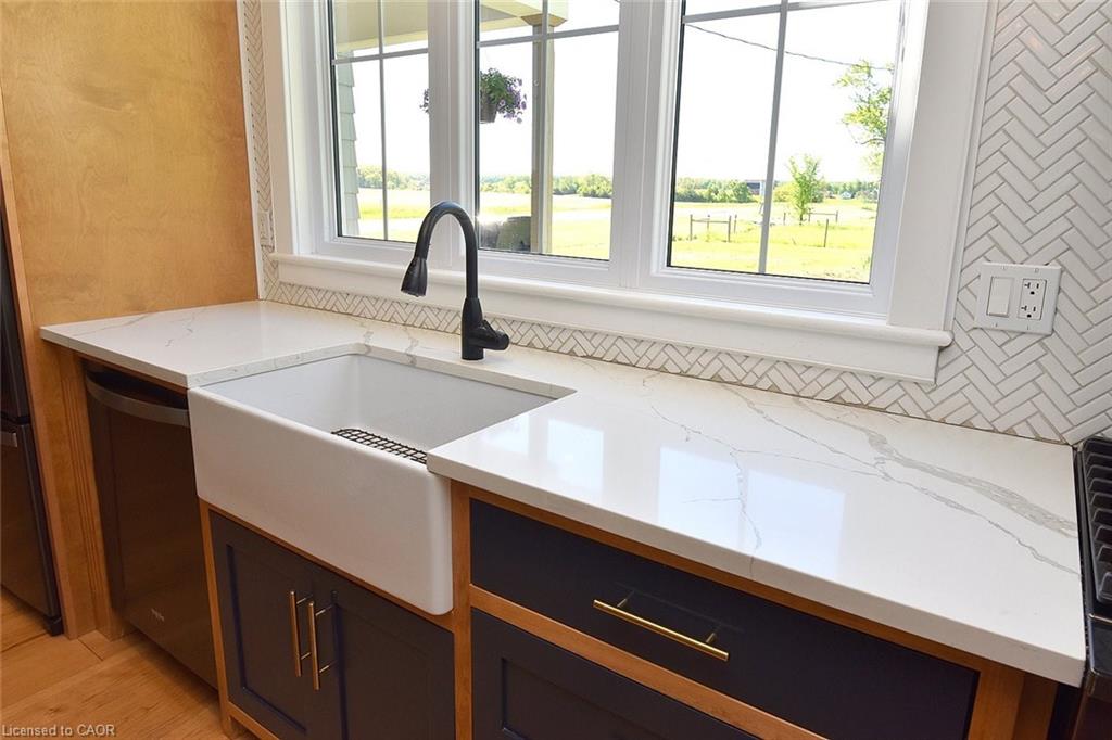 335 Haldimand Rd 12 Property Photo 8
