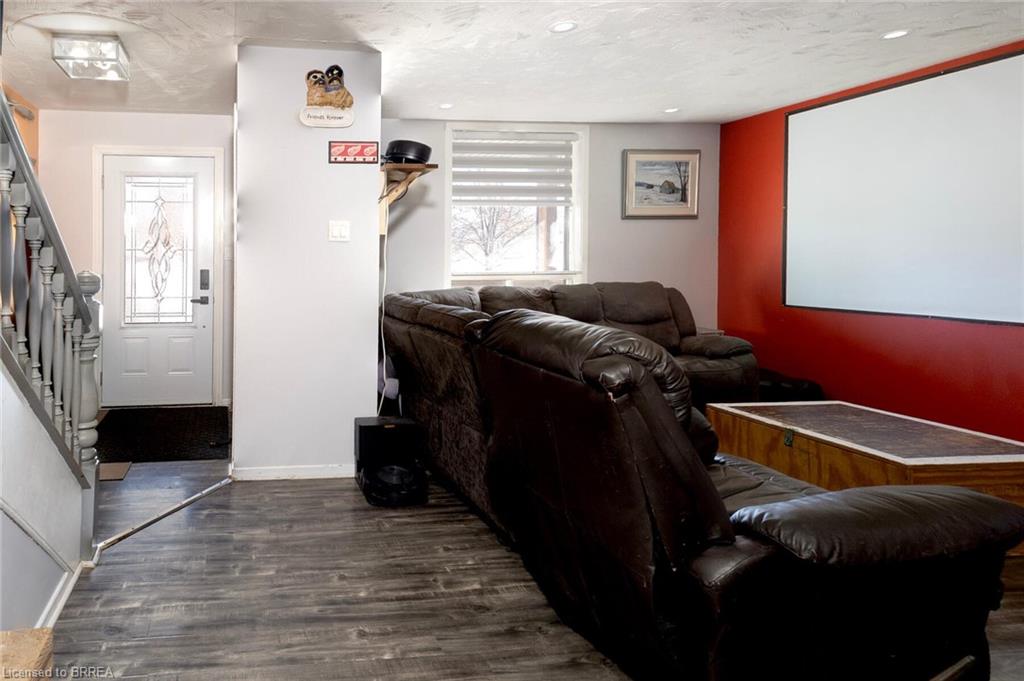 38 Mowat Street Property Photo 4