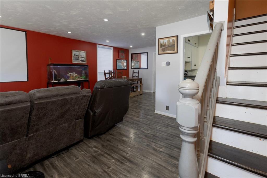 38 Mowat Street Property Photo 5