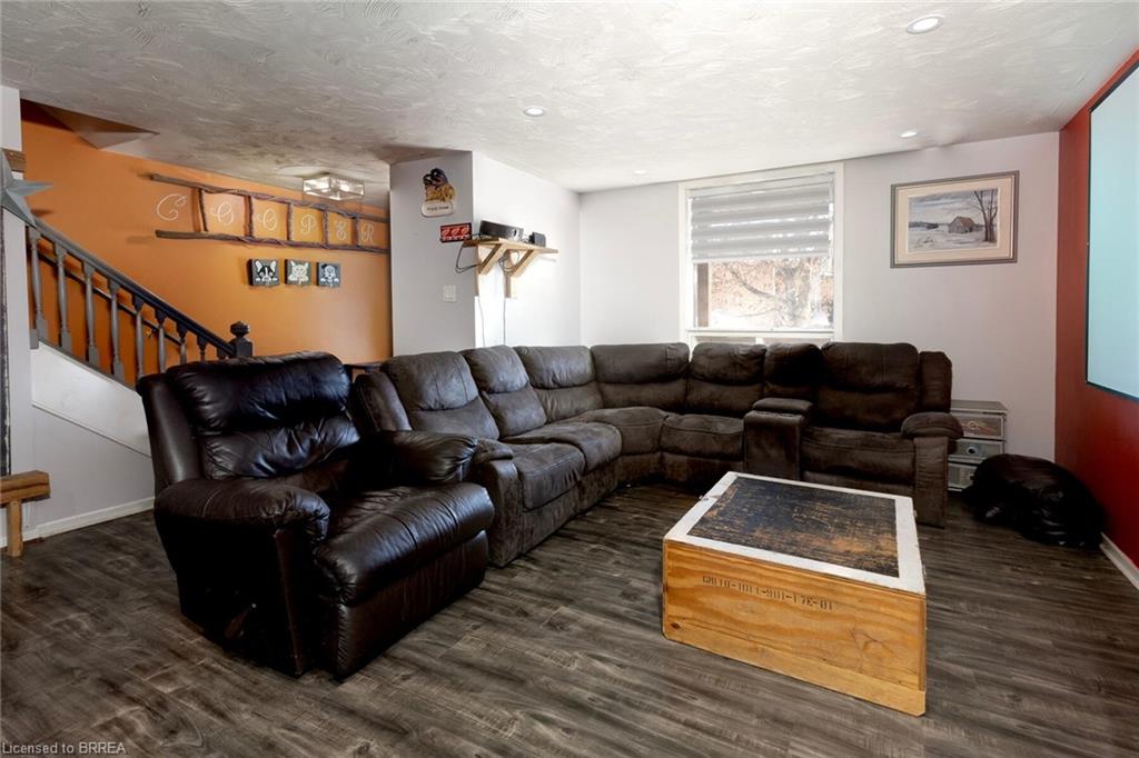 38 Mowat Street Property Photo 6