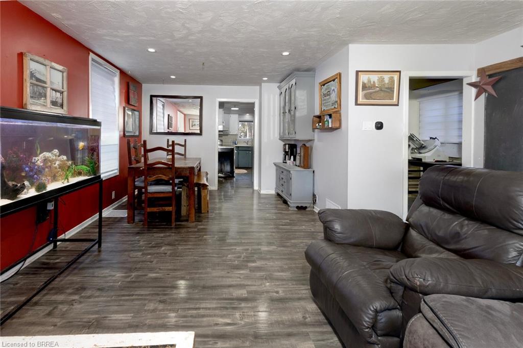 38 Mowat Street Property Photo 8