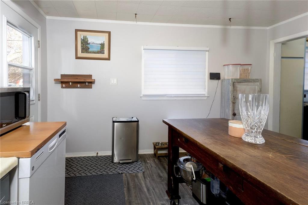 38 Mowat Street Property Photo 10