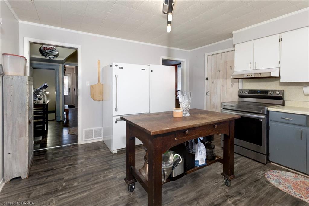 38 Mowat Street Property Photo 11
