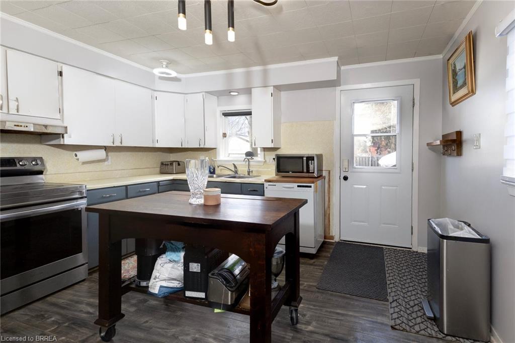 38 Mowat Street Property Photo 12