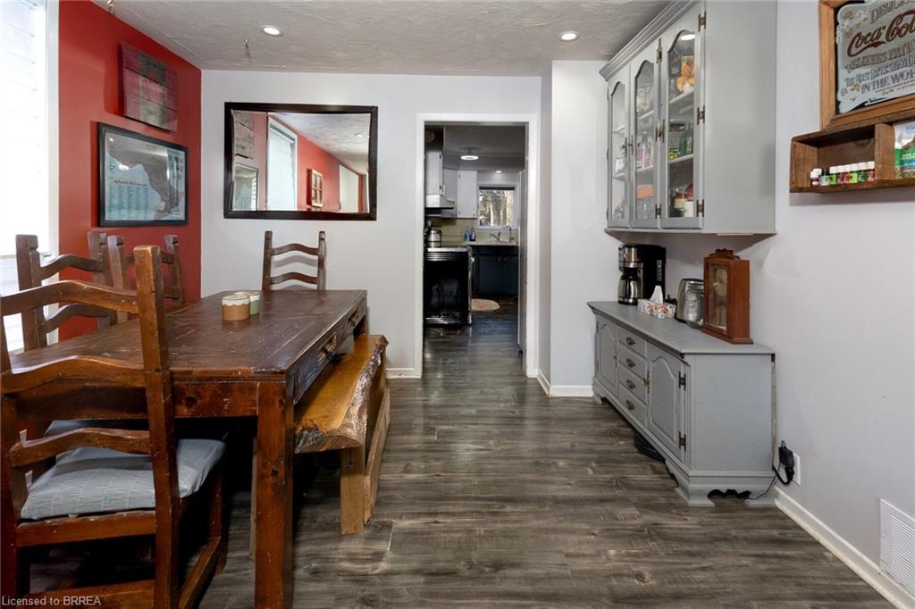 38 Mowat Street Property Photo 14