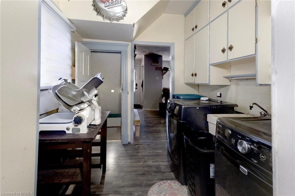 38 Mowat Street Property Photo 16
