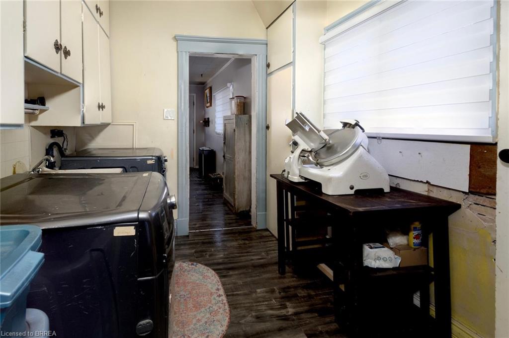 38 Mowat Street Property Photo 17
