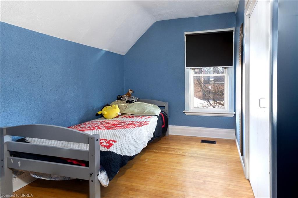 38 Mowat Street Property Photo 18