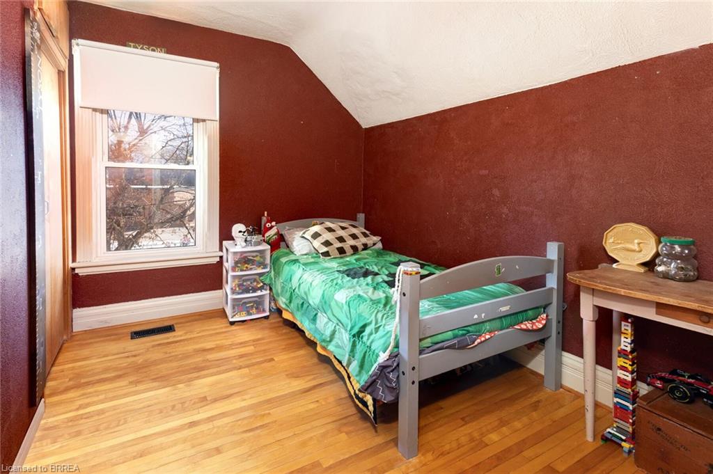 38 Mowat Street Property Photo 20