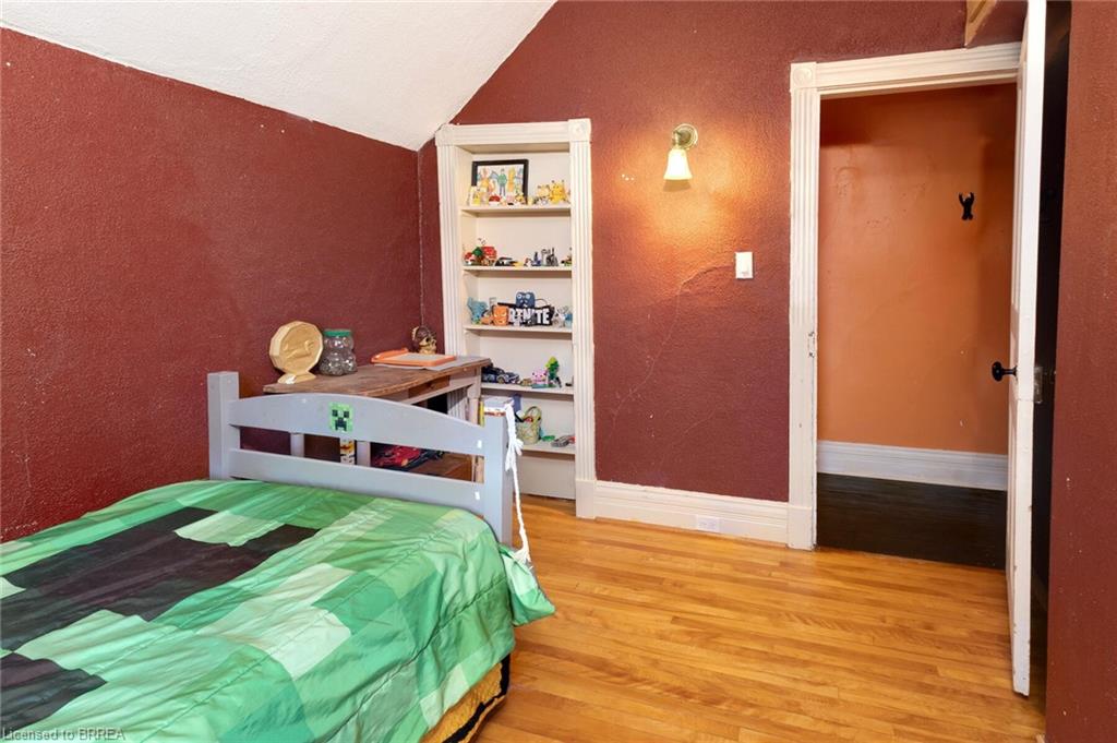38 Mowat Street Property Photo 21