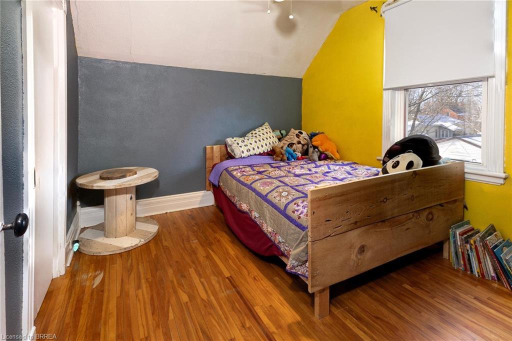 38 Mowat Street Property Photo 22