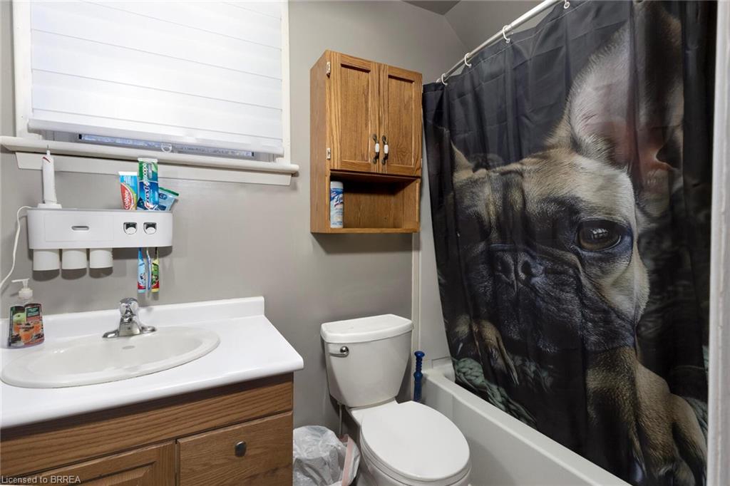 38 Mowat Street Property Photo 23