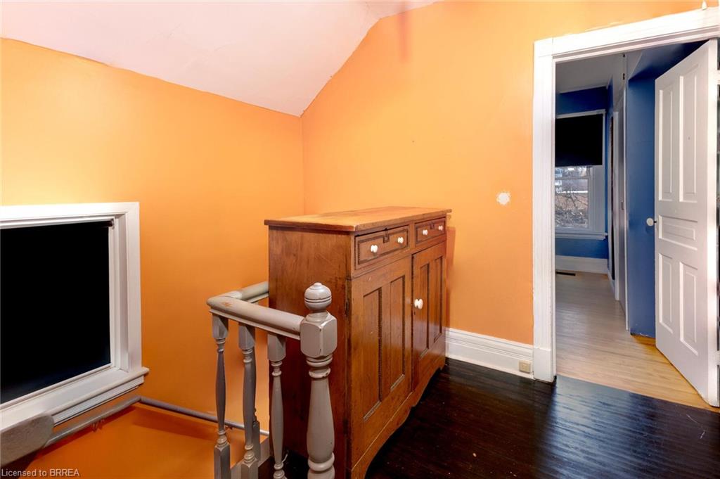 38 Mowat Street Property Photo 24