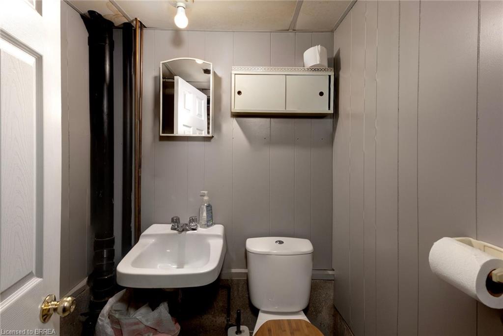 38 Mowat Street Property Photo 26