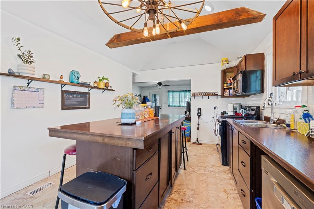 54 Chestnut Street E Property Photo 10