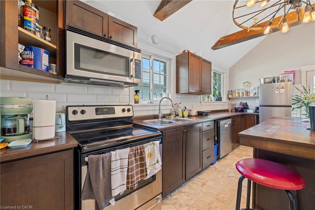 54 Chestnut Street E Property Photo 11