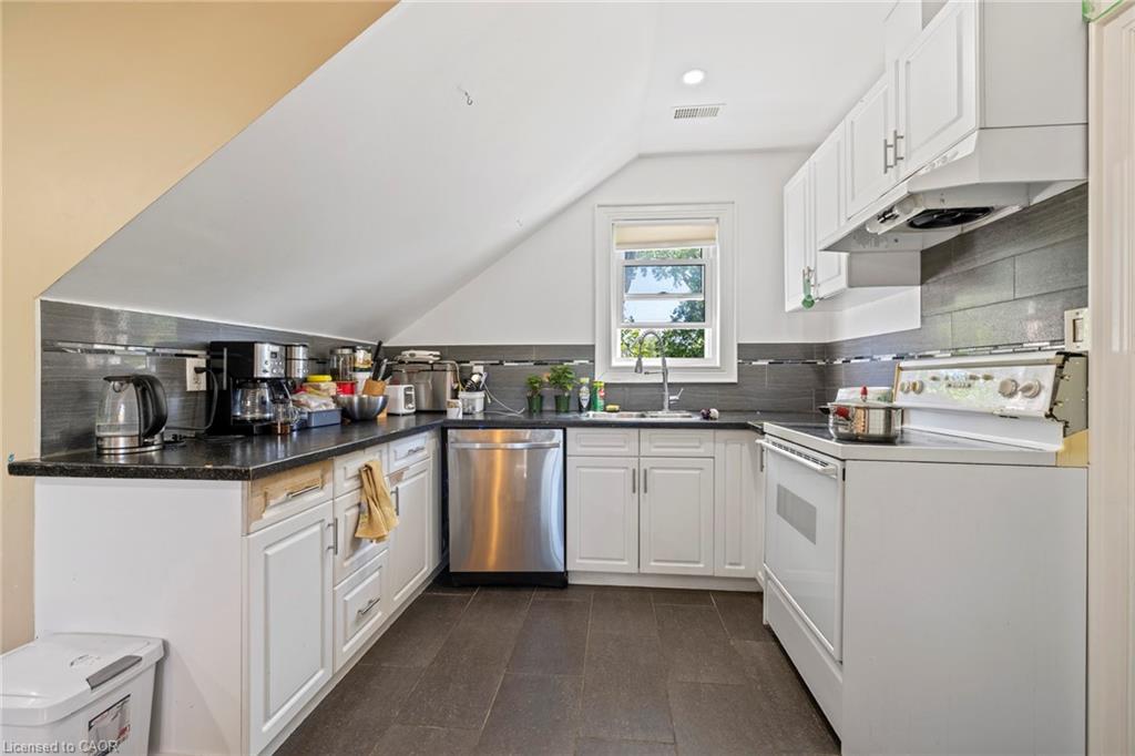 54 Chestnut Street E Property Photo 27