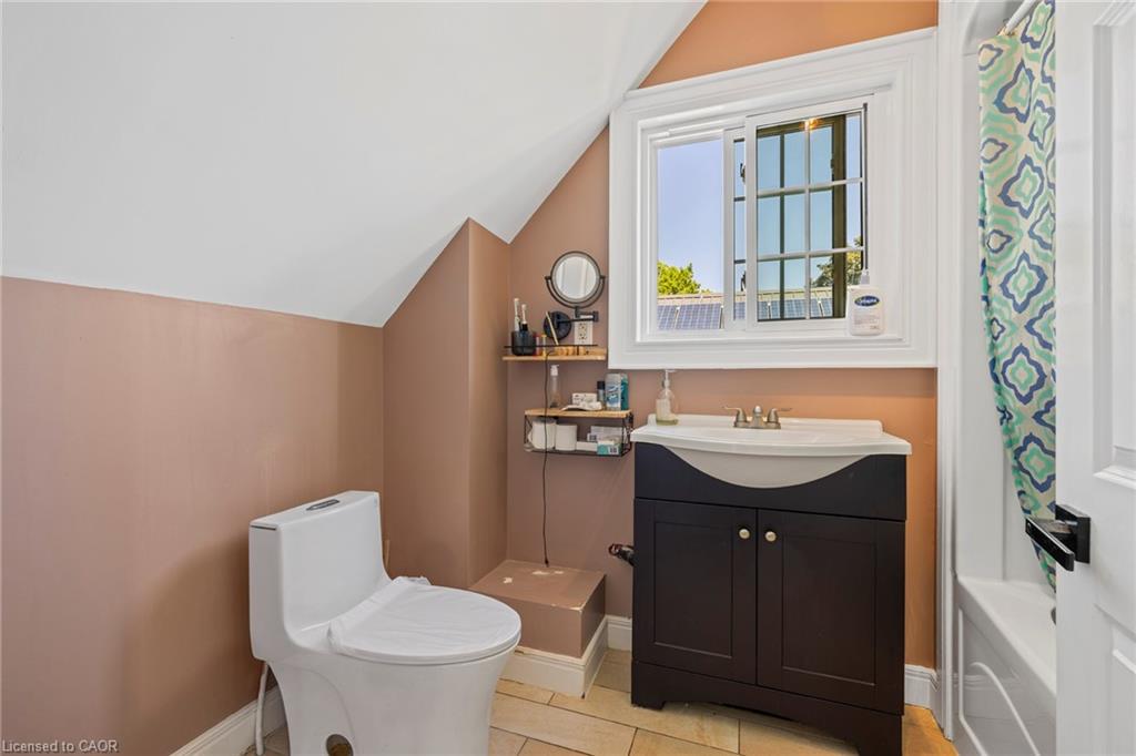 54 Chestnut Street E Property Photo 31