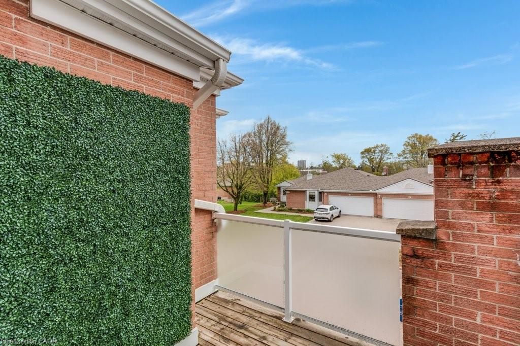 4-341 George Street N Property Photo 32