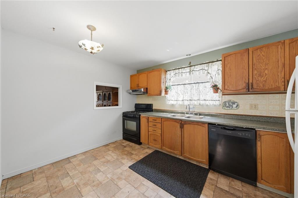 3 Twinoaks Crescent Property Photo 3