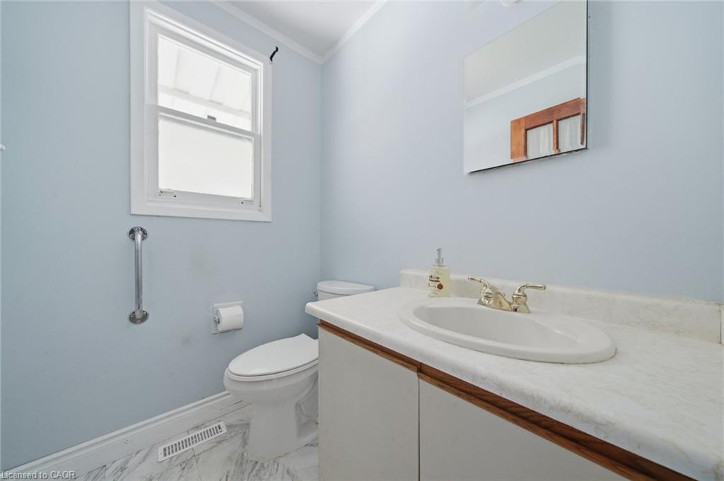 3 Twinoaks Crescent Property Photo 8