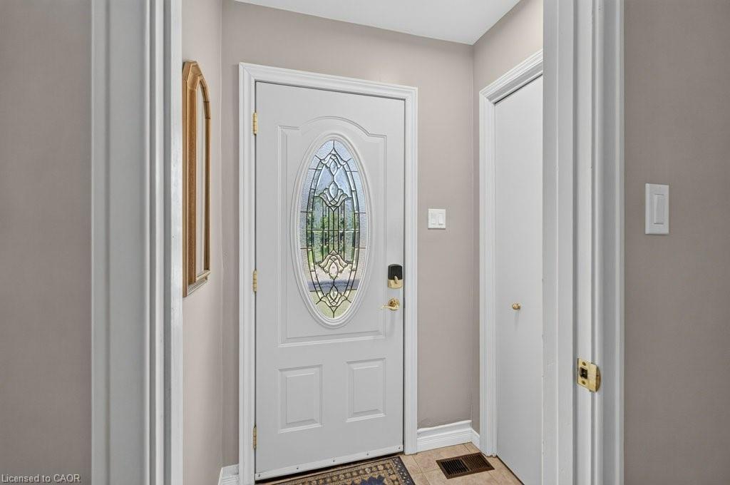 476 East 37th Street Property Photo 5